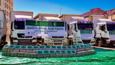 بتمويل مركز الملك سلمان للإغاثة.. توزيع 23 ألف كرتون تمور بوادي حضرموت 3