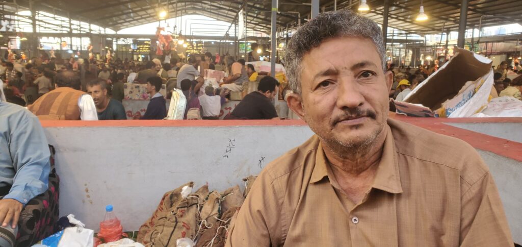 سوق “الهناجر”.. ملايين تُجبى يومياً من ظهور الباعة و”الخضيري” تحت مجهر الاتهام!