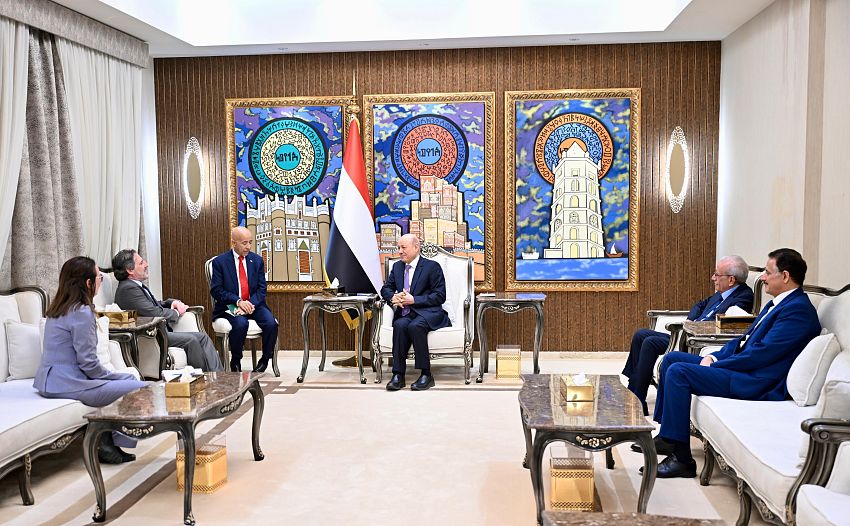 رئيس مجلس القيادة: استقرار المحافظات الجنوبية هو النموذج لشراكة يمنية - سعودية واعدة 1