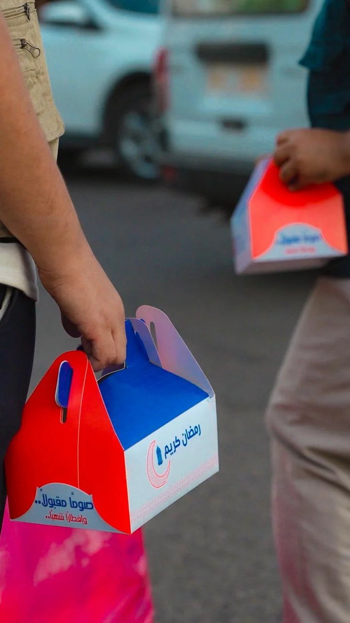 ضمن برامجه الرمضانية… بنك بن دول يطلق مبادرة ميدانية لإفطار عابري السبيل عند أذان المغرب 1