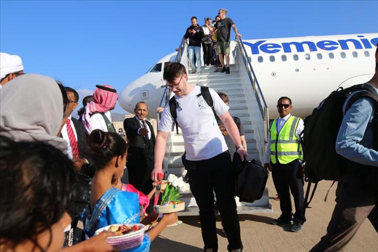 سقطرى على الخريطة الدولية: أولى الرحلات المباشرة من جدة تهبط في مطار الجزيرة 1
