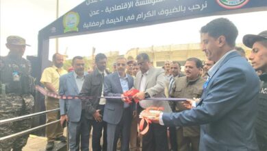 وكيل أول عدن يفتتح المعرض السنوي للخيمة الرمضانية لدعم المواطنين والأسواق المحلية 5