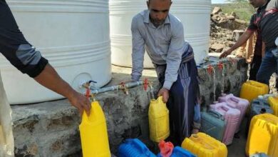 تعز تغرق في عطش خانق.. مشاريع حيوية معلقة والسياسة تثقل كاهل السكان 3