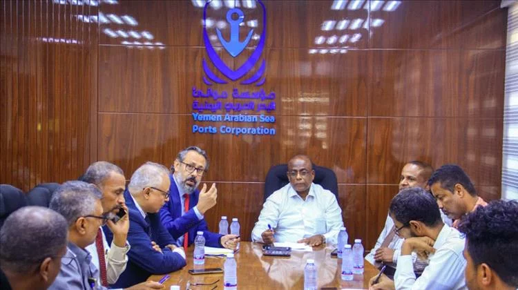 ميناء المكلا يشهد اجتماعاً موسعاً برئاسة الرباكي والوكالات الملاحية 1