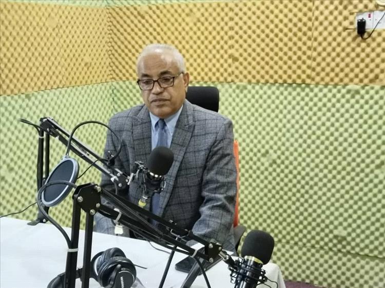 نائب رئيس جامعة عدن يكشف خطط تطوير الخدمات الطلابية في لقاء إذاعي 1