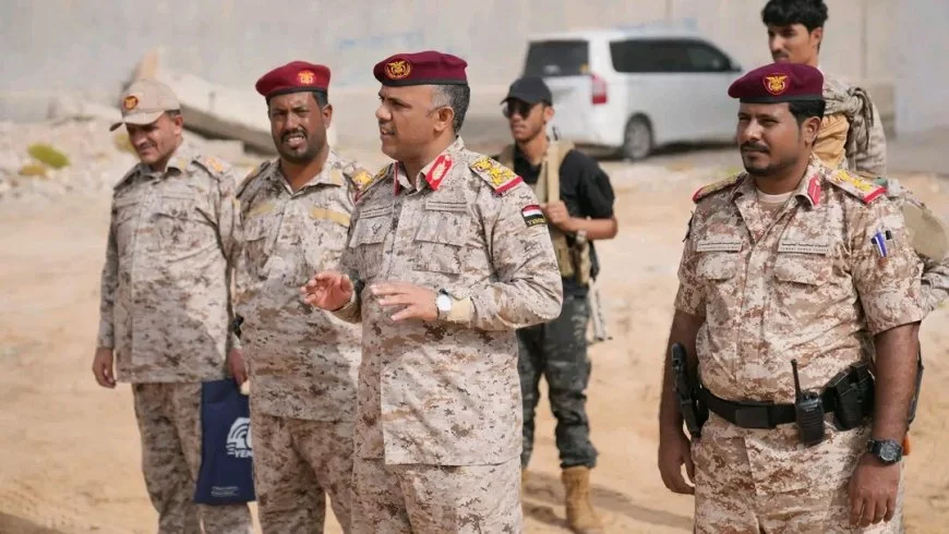 أركان محور الغيضة يتفقد جاهزية كتيبة أمن وحماية الطرقات ويشيد بمستوى أدائها في المهرة 1