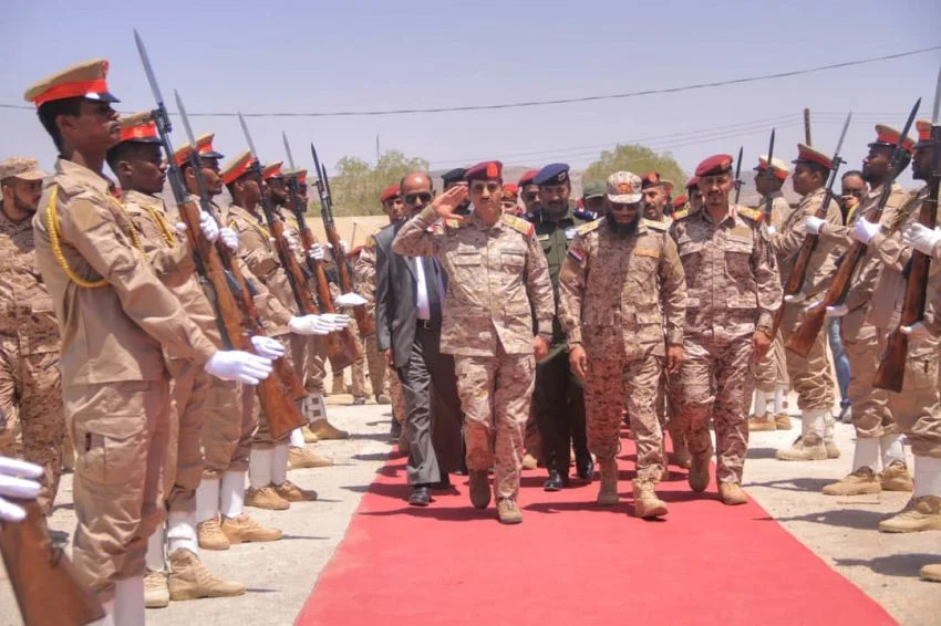 وزير الدفاع يطلع على جاهزية المنطقة العسكرية الأولى 1