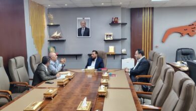 وزير الدولة محافظ العاصمة عدن يبحث مع وزيري الكهرباء والمياه استقرار الخدمات والاستعدادات للصيف 2