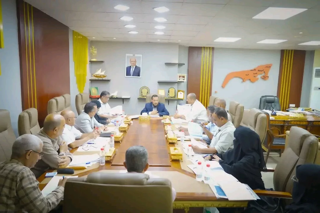 اجتماع بعدن يناقش التحديات والصعوبات التي تواجه مؤسسة المياه والصرف الصحي وسبل معالجتها