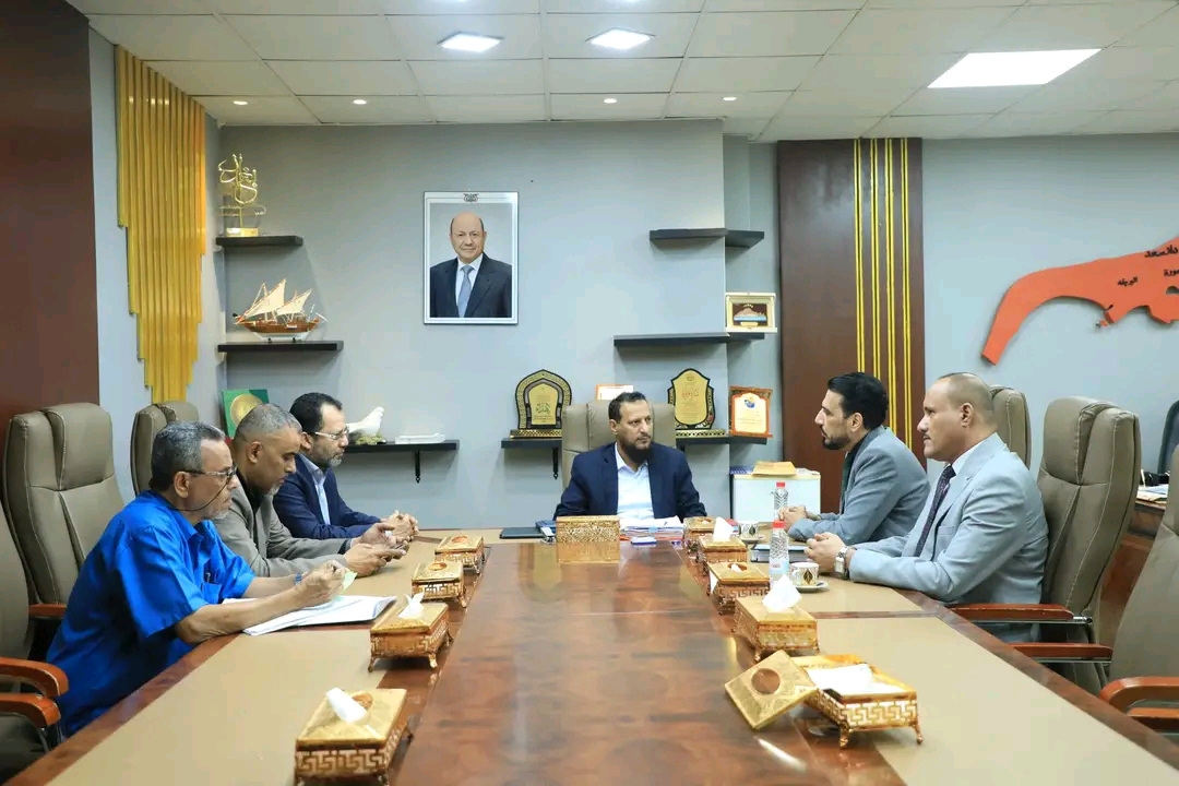 المحافظ شيخ يطلع على برنامج ونشاط الجامعة الألمانية ويحث على استمرارية تقديم المنح المجانية للطلاب المتفوقين في العاصمة عدن 1