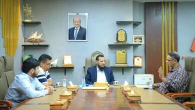 وزير الدولة محافظ عدن يناقش تطوير خدمات البريد 3