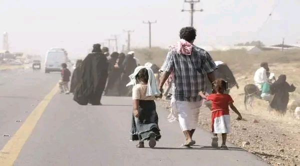 موجة نزوح جديدة في اليمن.. عشرات الأسر تغادر منازلها بحثًا عن الأمان والمعيشة 1