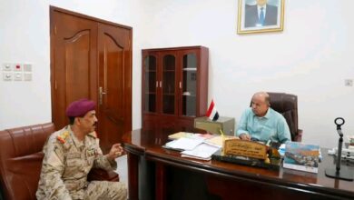 الخنبشي يناقش انتشار القوات بالمحافظة واستقرار المشتقات النفطية بساحل حضرموت 2