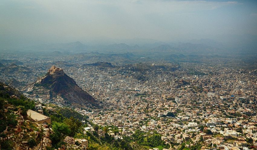 سيول الأمطار في تعز تتسبب بوفاة 15 شخصاً وخسائر مادية واسعة 1