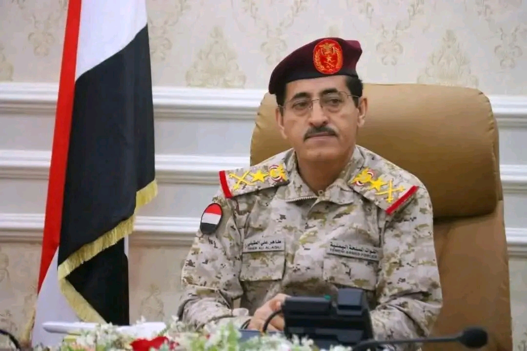 انفراجة مرتقبة.. وزير الدفاع يعلن بدء تسوية عادلة لمرتبات العسكريين في عدن ومأرب وتعز 1