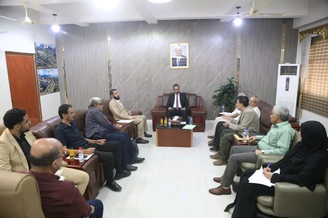 لقاء يناقش أوضاع الطرق والمشاريع المتعثرة في ابين وسبل تسريع إنجازها 1