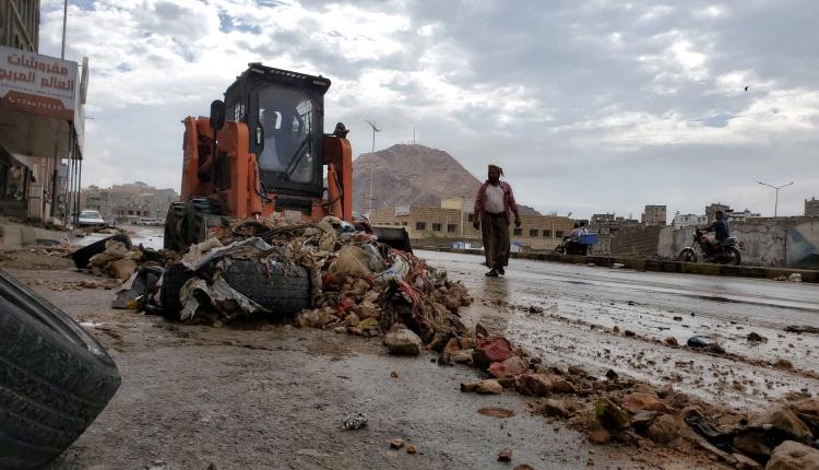 استجابة عاجلة في المكلا لمعالجة أضرار الأمطار وتحسين حركة السير 1