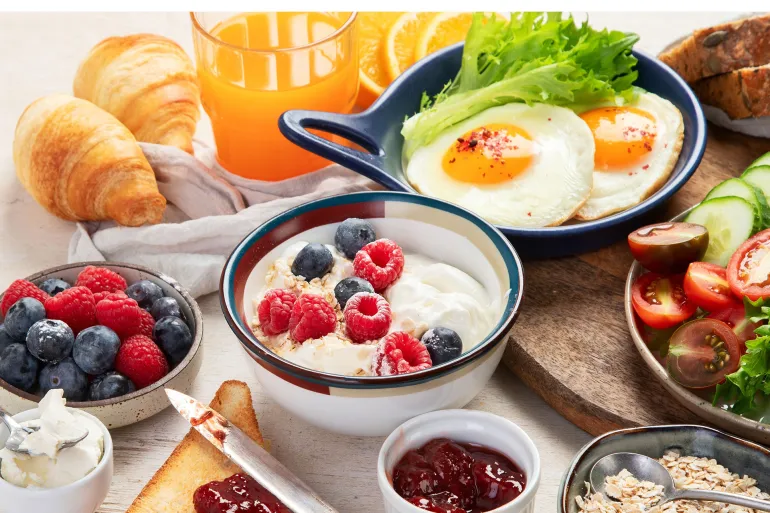 7 أطعمة ينصح بتجنبها صباحًا.. تحذيرات ونصائح الخبراء بشأن وجبة الإفطار 1