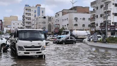 كارثة بيئية في عدن.. اختلاط مياه الأمطار بالصرف الصحي يثير مخاوف صحية ومطالبات بتدخل عاجل 2