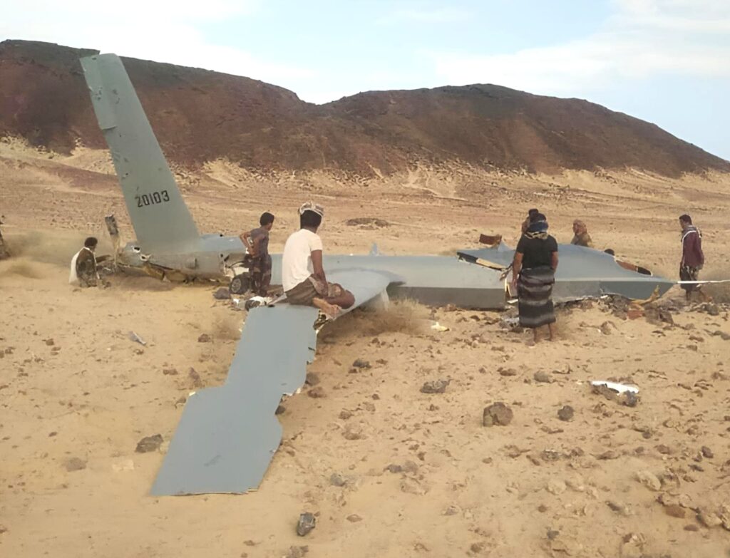 سقوط طائرة مسيرة في أرض المراقشة في أبين