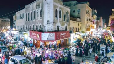 موجة غلاء تضرب أسواق عدن قبيل عيد الفطر.. أسعار ملابس الأطفال تفاجئ المتسوقين 4