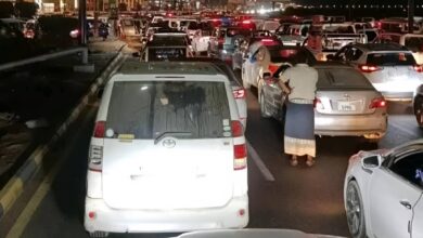 ظاهرة مقلقة في شوارع عدن مع زحمة رمضان.. أطفال عند الإشارات يثيرون استياء السائقين 2