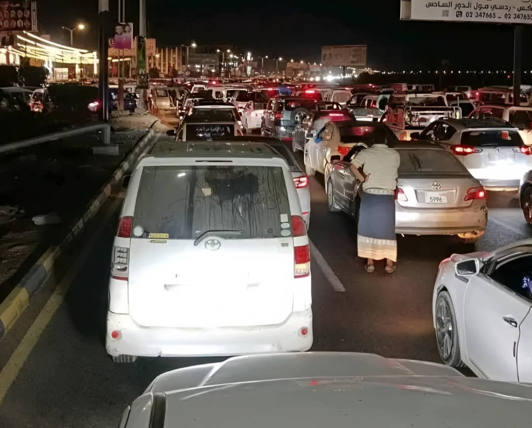 ظاهرة مقلقة في شوارع عدن مع زحمة رمضان.. أطفال عند الإشارات يثيرون استياء السائقين 1