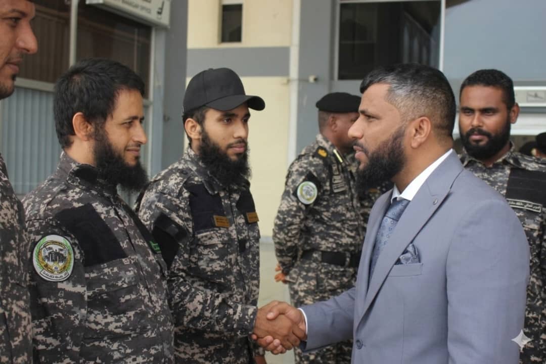 وصول القائد العام لقوات حرس المنشآت إلى عدن قادما من السعودية