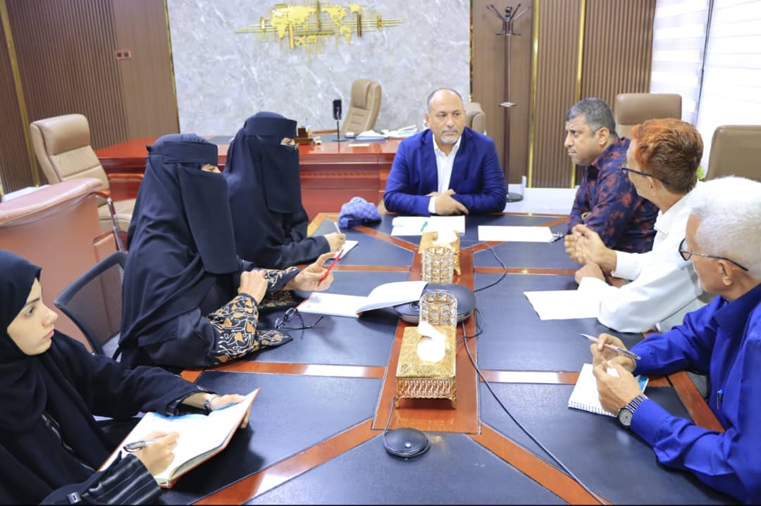 نائب وزير الصناعة يؤكد استقرار الأسواق وتوفر السلع الغذائية ويشدد على تسهيل إجراءات دخول الشحنات 1