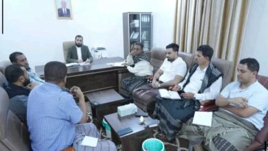 محافظ أبين يناقش مع مدير التخطيط تنفيذ المشاريع الحيوية وتلبية احتياجات المحافظة 3