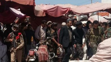 محافظ لحج يصل إلى موقع حريق الفيوش لتقييم الأضرار ميدانياً 2