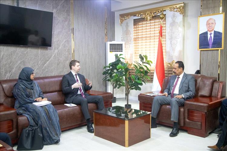 وزير الأشغال يناقش مع مكتب المبعوث الأممي دعم مشاريع الطرق والبنية التحتية في المناطق المحررة 1