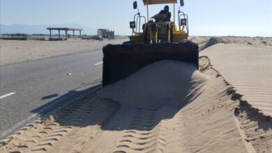 بتوجيهات وزير الأشغال حسين العقربي بدء أعمال إزالة الرمال لطريق شقرة- الوضيع 2