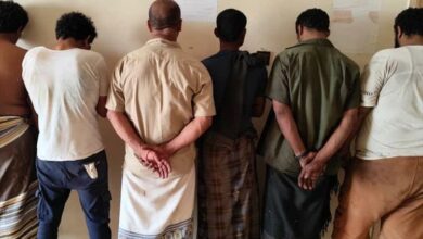 مداهمات أمنية في المهرة تسقط خلية إجرامية وتضبط مخدرات وأسلحة 3