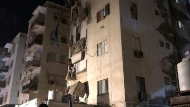 انهيار مفاجئ في المعلا بعدن.. سقوط خمس بلكونات من عمارة سكنية يثير الذعر 5