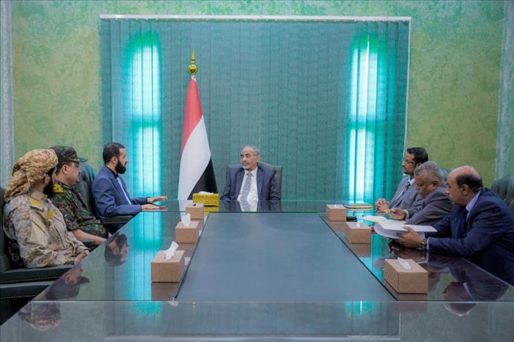 الفريق الصبيحي يشدد على مضاعفة تقديم الخدمات للمواطنين في أبين وترسيخ دعائم الأمن والاستقرار 1