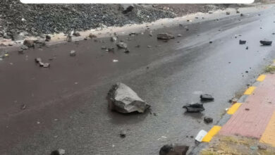 تحذيرات في اليمن من تساقط الحجارة في هذه المناطق الجبلية 2