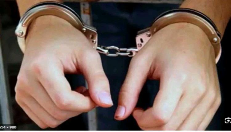 ضبط متهم بسرقة مبلغ مالي وتوقيف شخصين بحوزتهما مواد مخدرة في سيئون 1