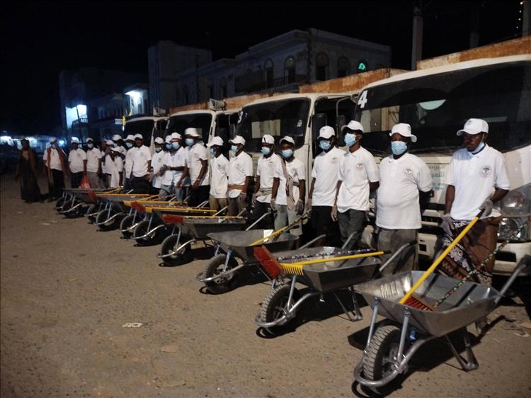 بدعم سعودي.. إطلاق أوسع حملة نظافة في سقطرى تحت شعار "نظافة سقطرى مسؤوليتنا" 1