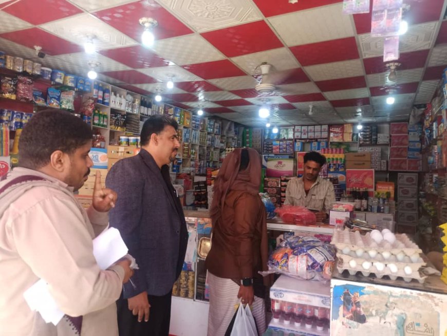 مكتب الصناعة بمحافظة أبين يضبط 8 مخالفات بعدم إشهار أسعار السلع في زنجبار 1