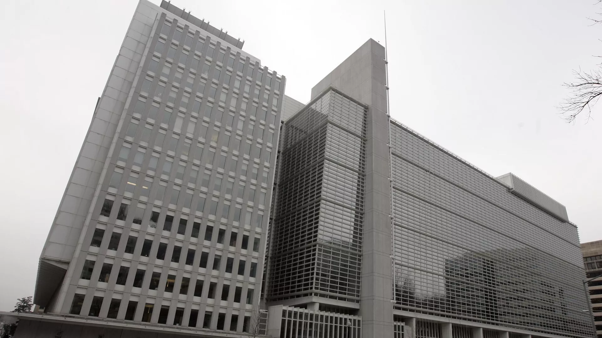 البنك الدولي: آثار الحرب لن تتوقف مع وقف إطلاق النار.. وتوقعات بتداعيات تمتد للاقتصاد العالمي 1