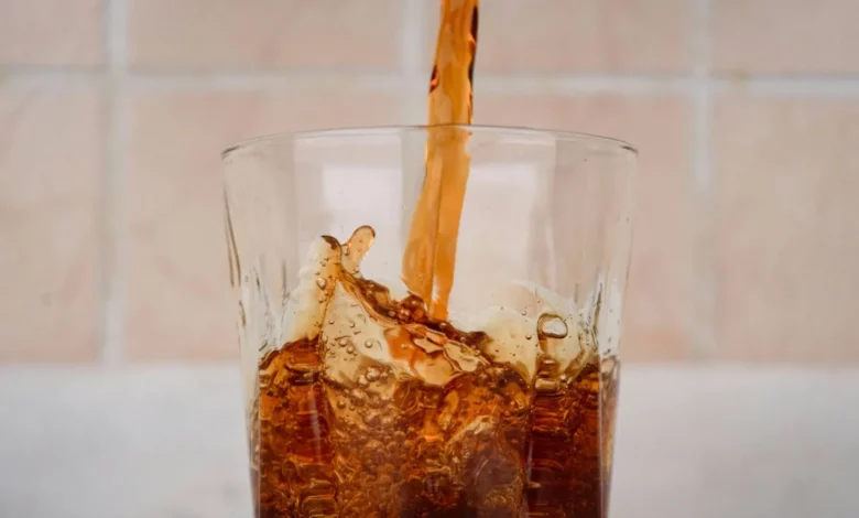 دراسة تكشف: المشروبات الغازية عدو صامت يهدد صحة العظام! 1