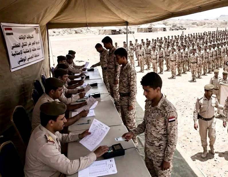 نظام البصمة يضع مصداقية القيادات العسكرية على المحك.. ووزير سابق يكشف التفاصيل 1