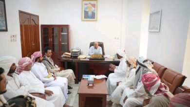 عضو مجلس القيادة الرئاسي محافظ حضرموت يلتقي مشايخ قبيلة العوامر ويطلع على أوضاع المناطق الصحراوية 3