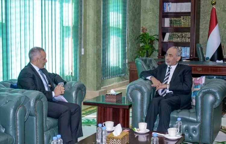 عضو مجلس القيادة محمود الصبيحي يشدد على الاستمرار في تنفيذ برامج الإصلاح الإداري والتحديث المؤسسي 1