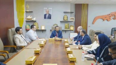 محافظ عدن يبحث تسريع برامج العودة الطوعية للمهاجرين الأفارقة 3