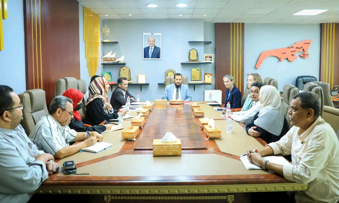 محافظ عدن يبحث مع السفيرة الهولندية تعزيز التعاون التنموي والخدمي 1