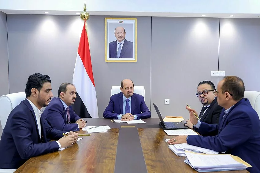 رئيس الوزراء يوجه برقمنة أرشيف الإعلام الوطني ويؤكد دعم المؤسسات الإعلامية الرسمية في عدن 1