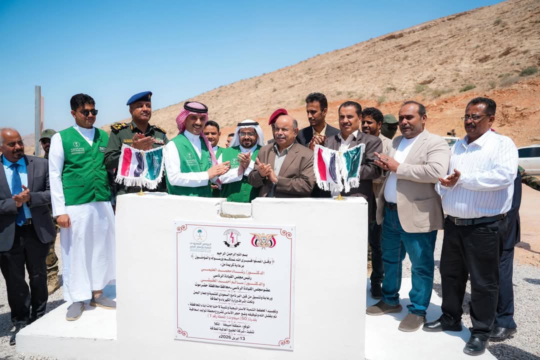 الخنبشي يضع حجر الأساس لمشروع محطات توليد الكهرباء الإسعافية بقدرة 100 ميجاوات 1