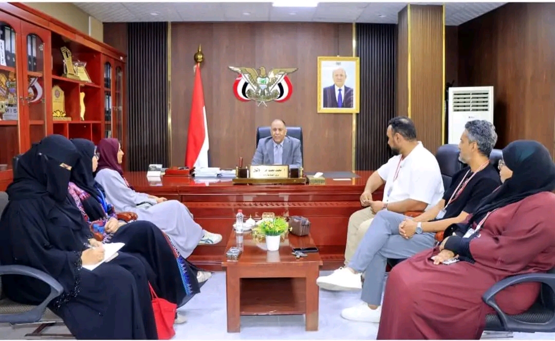 وزير الصناعة والتجارة يؤكد الحرص على دعم المشاريع والبرامج التي تسهم في بناء قدرات الشباب 1